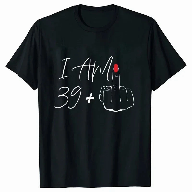 39 & Fabulous Ladies' Middle Finger T-Shirt - Fun Oversized Tee for 40th Birthday Celebrations - Casual Aesthetic Streetwear Top for Women