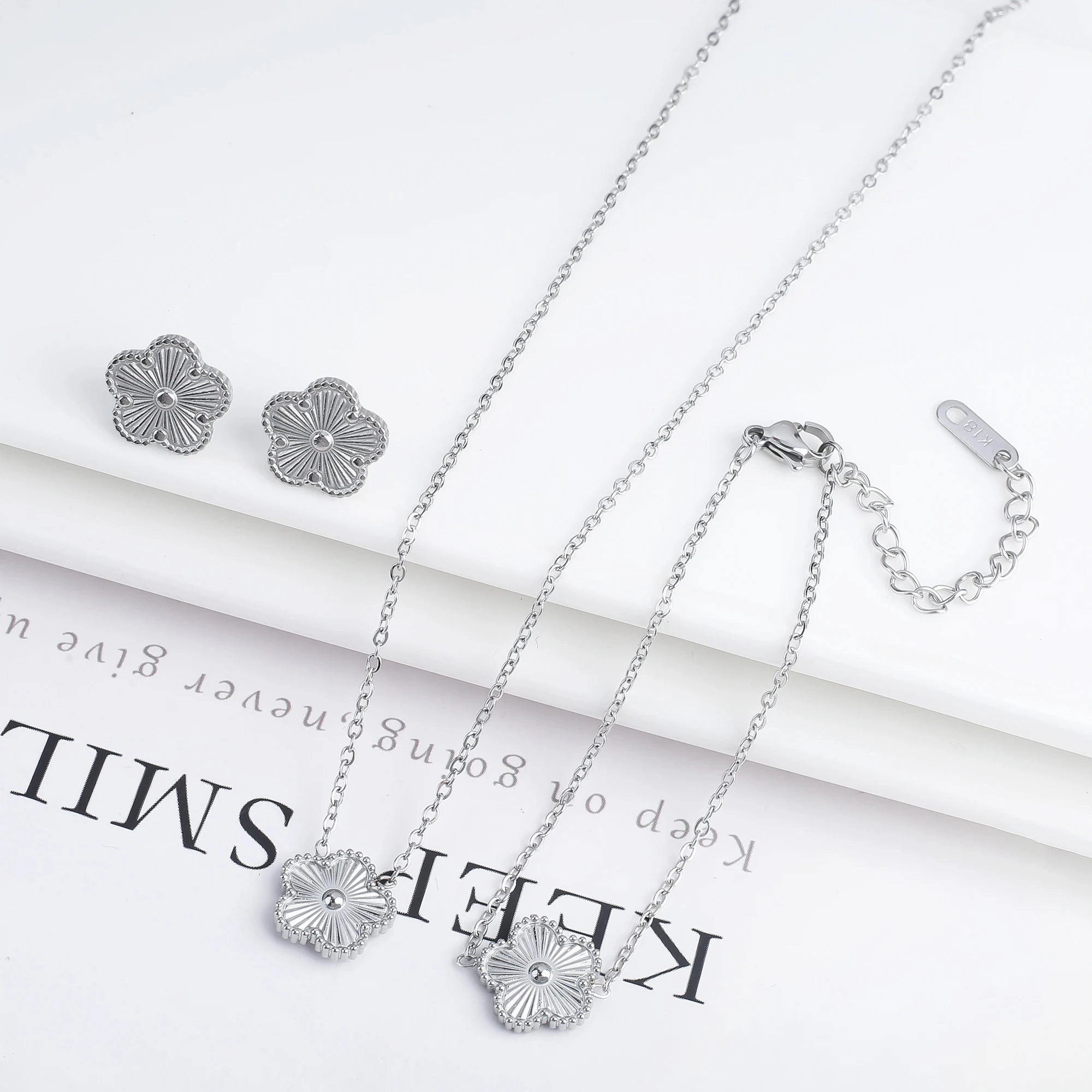 3Pcs Luxury Stainless Steel Five Leaf Flower Jewelry Set