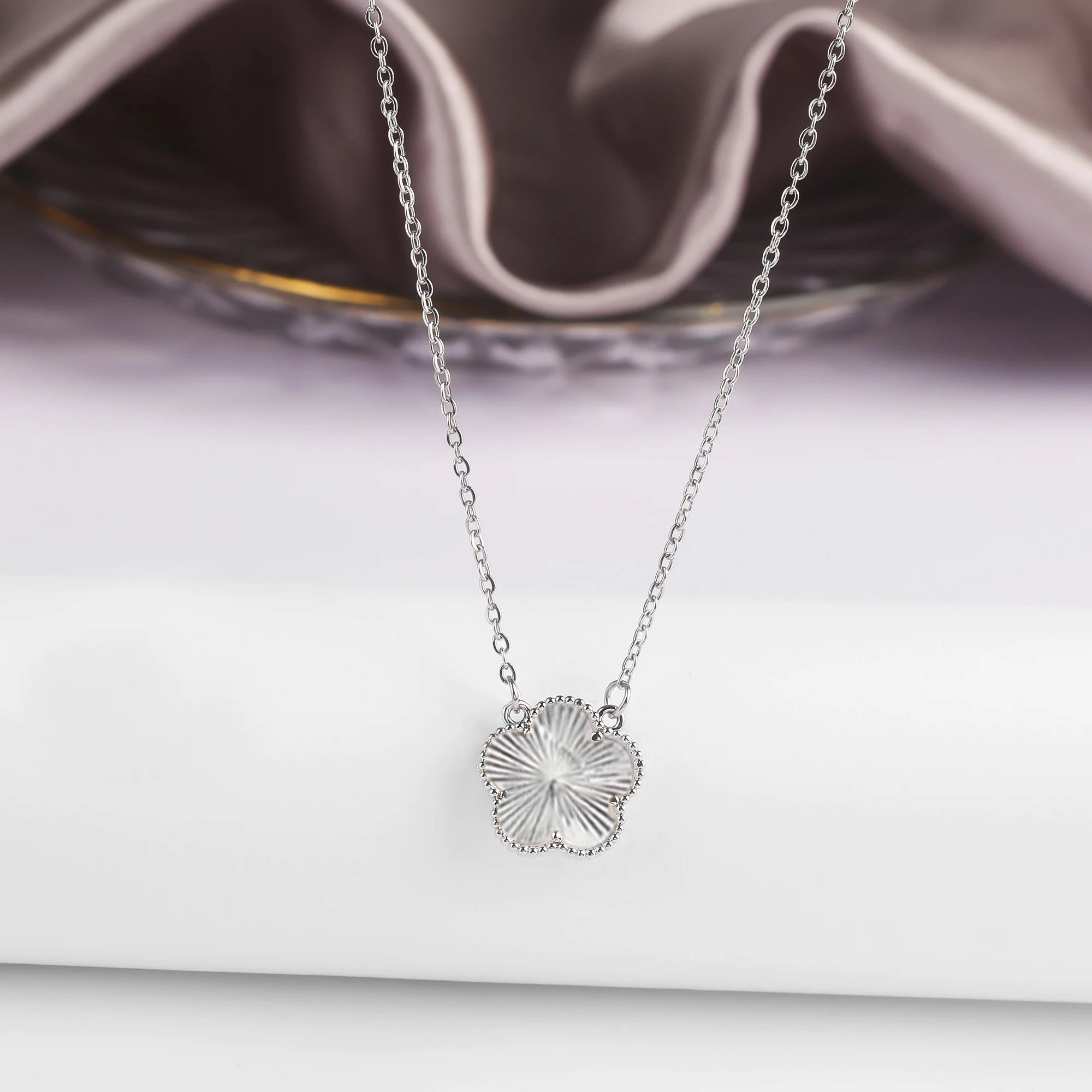 7 Colors Classic Five-Leaf Flower Pendant Necklace Natural Stones Clover Choker for Women Daily Wear Jewelry
