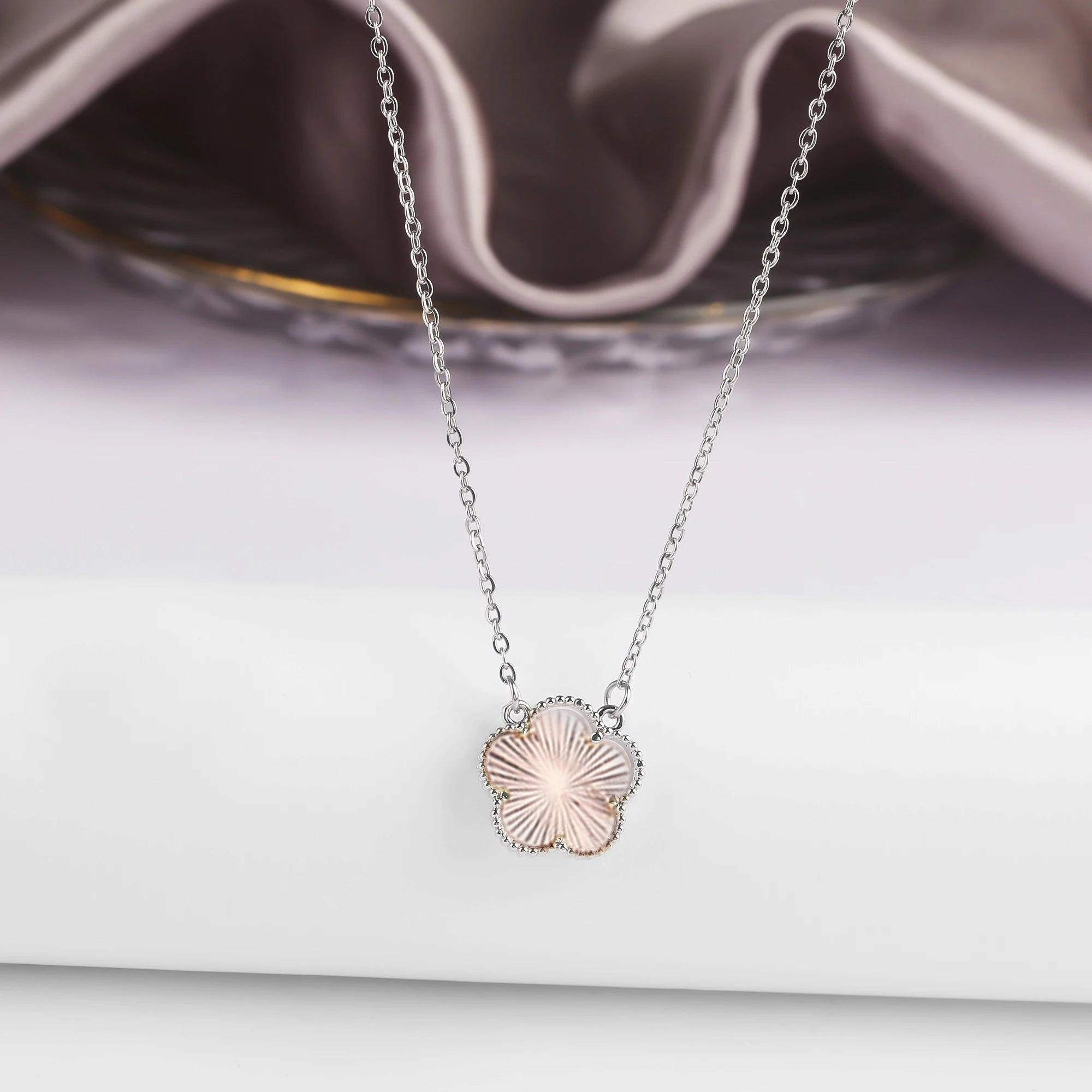 7 Colors Classic Five-Leaf Flower Pendant Necklace Natural Stones Clover Choker for Women Daily Wear Jewelry