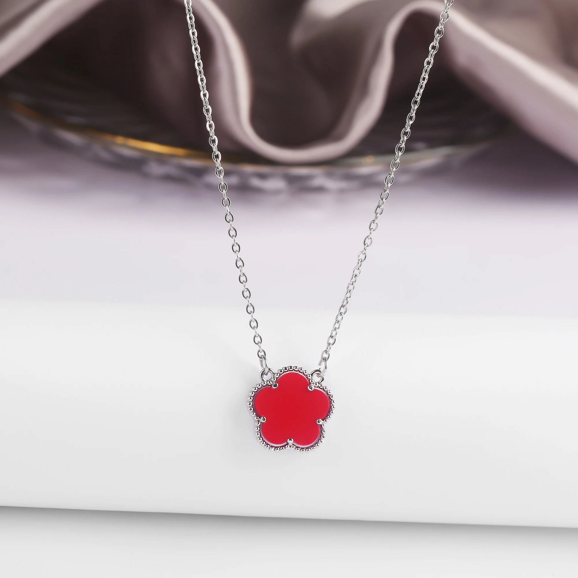 7 Colors Classic Five-Leaf Flower Pendant Necklace Natural Stones Clover Choker for Women Daily Wear Jewelry