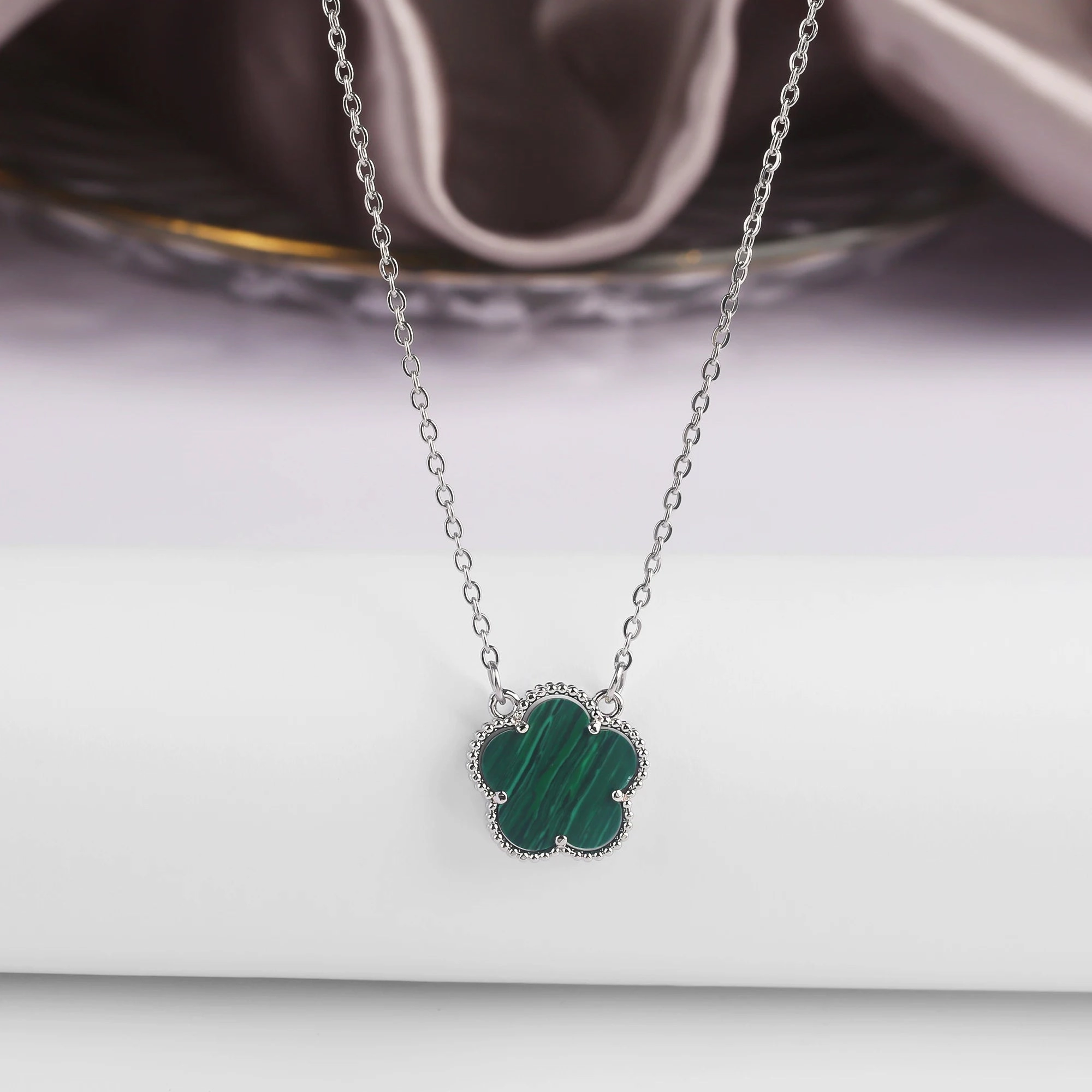 7 Colors Classic Five-Leaf Flower Pendant Necklace Natural Stones Clover Choker for Women Daily Wear Jewelry