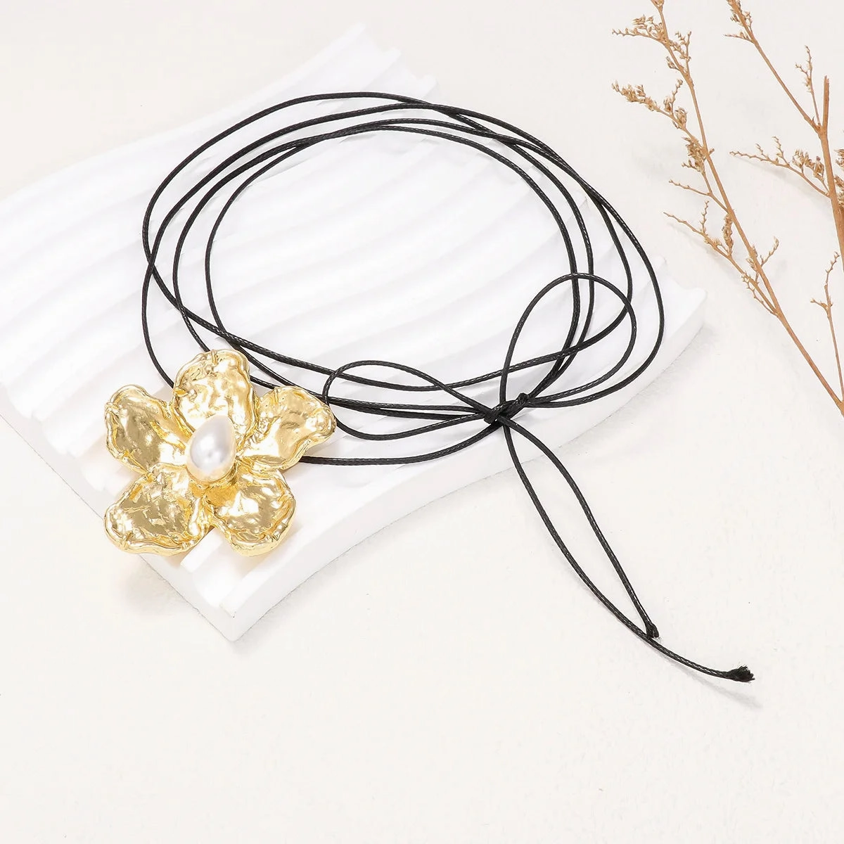Casual Creative Flower Pendant Necklace Gold Alloy Choker