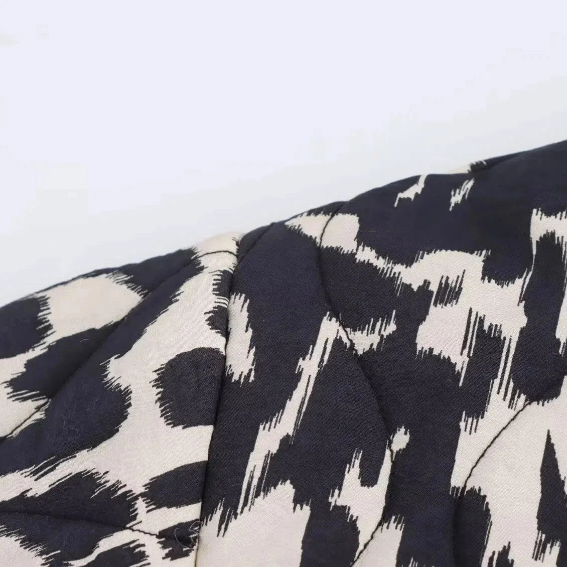 Chic Snake Skin Print Long Sleeve Jacket for Women - Stylish Autumn Outerwear with Button Closure