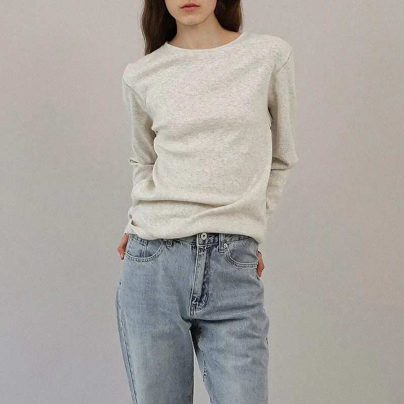 Chic Women's White Cotton Long-Sleeved Tee - Casual Round Neck Top for Spring & Autumn