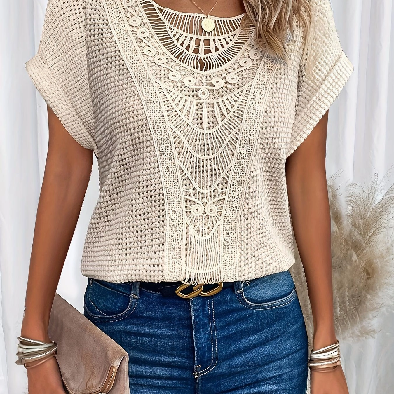 Contrast Lace Crew Neck T-Shirt for Spring & Summer Style