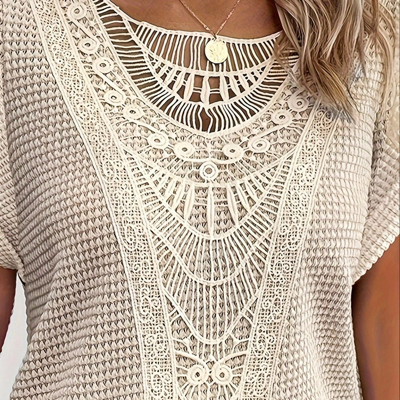 Contrast Lace Crew Neck T-Shirt for Spring & Summer Style