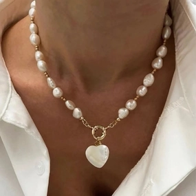 Elegant Irregular Pearl Multi-layer Heart Pendant Choker