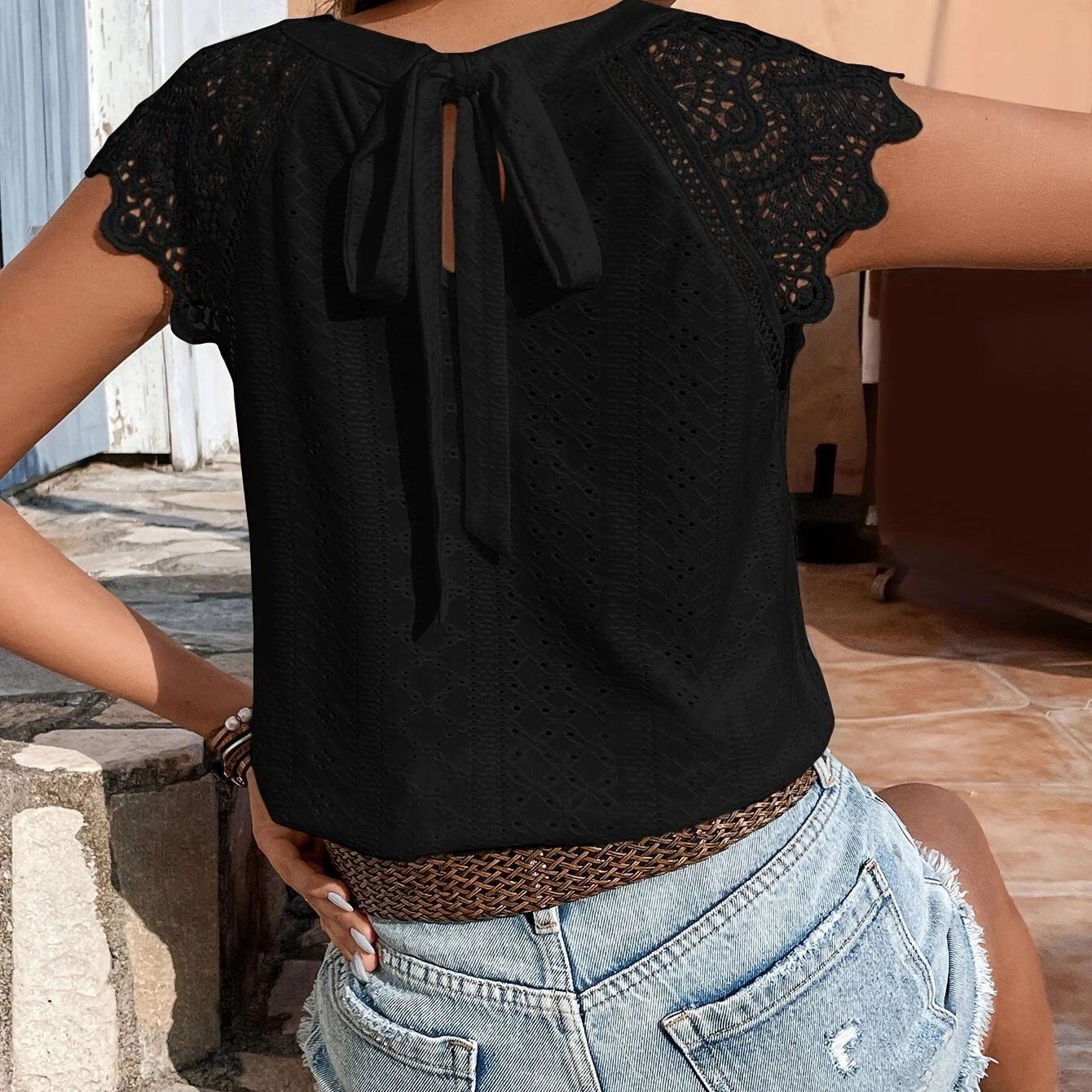 Eyelet Lace Splicing Tie Back T-Shirt for Casual Chic Style