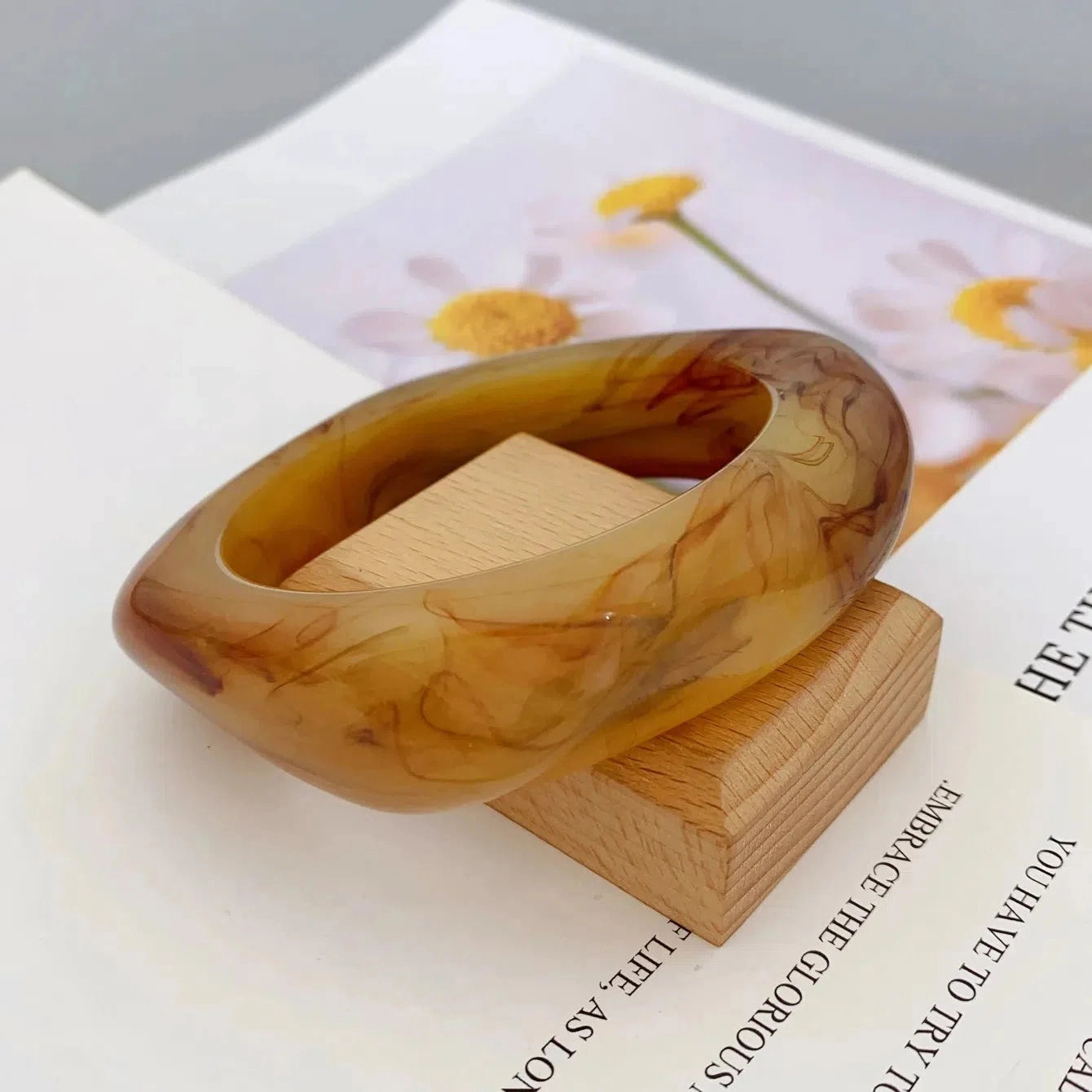 Fashionable and Bold Marble Pattern Acrylic Bracelet for Women