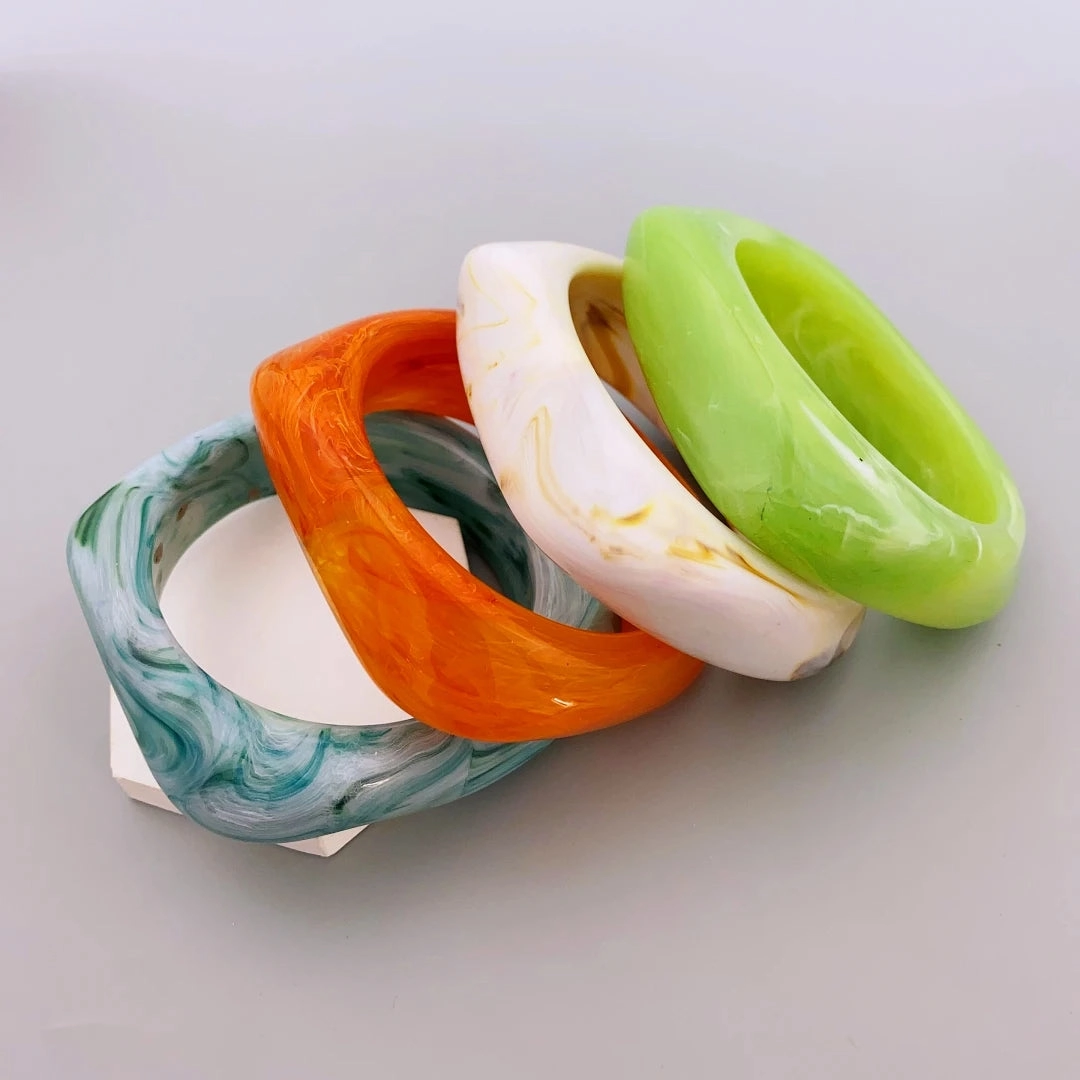 Fashionable and Bold Marble Pattern Acrylic Bracelet for Women