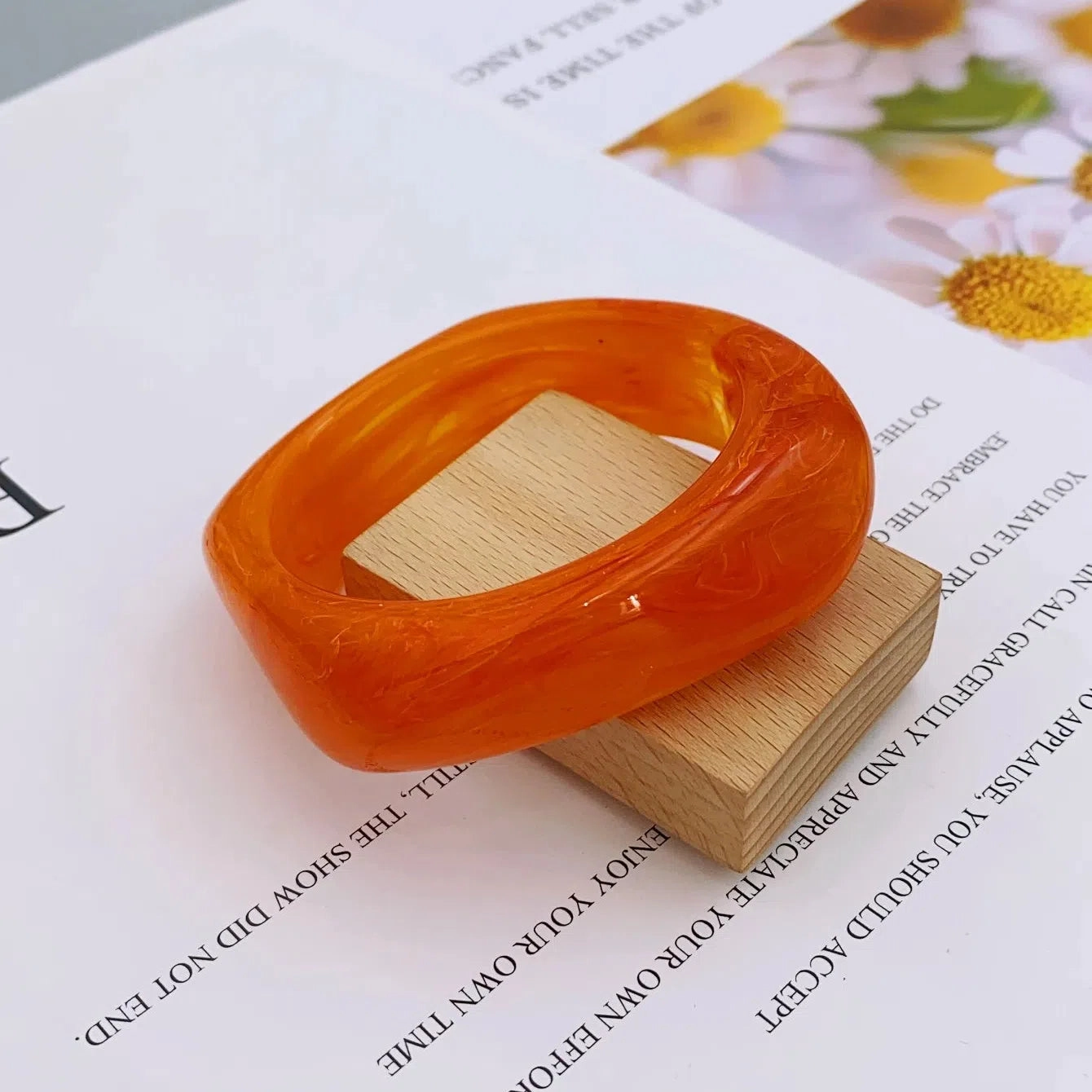 Fashionable and Bold Marble Pattern Acrylic Bracelet for Women