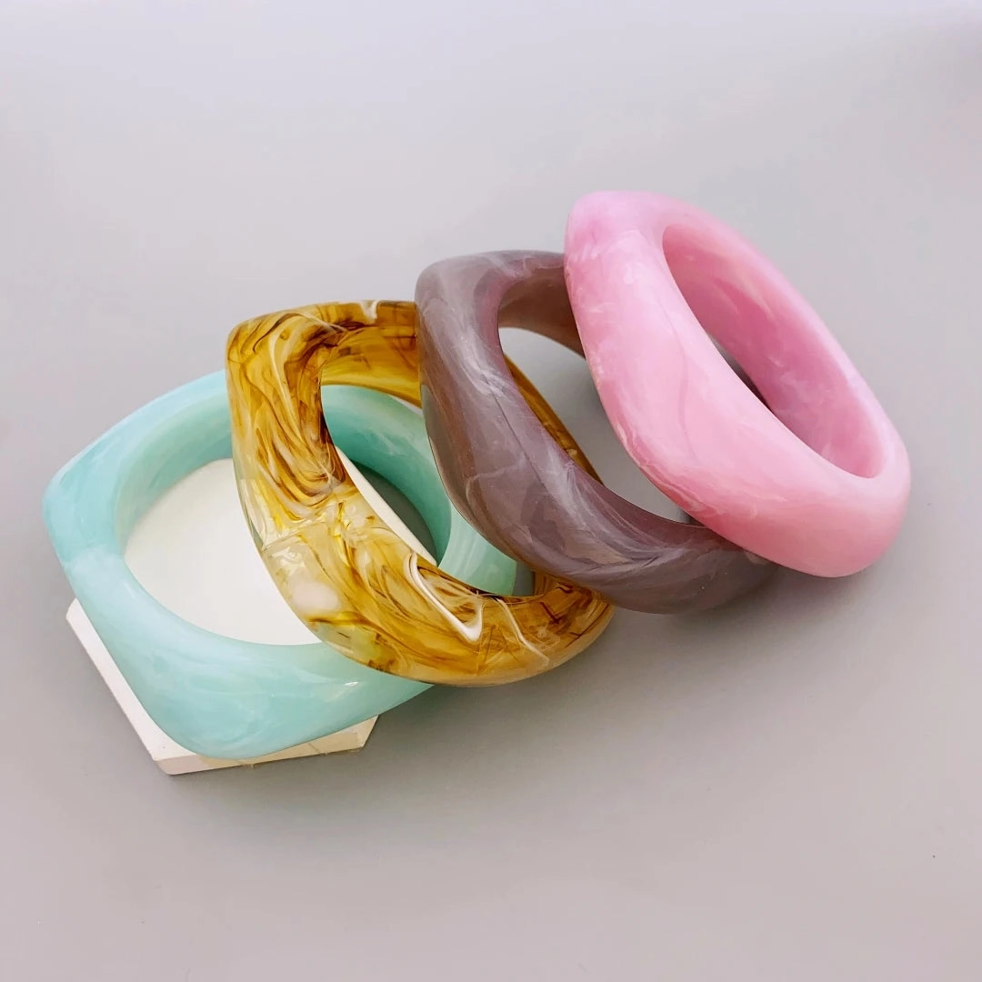 Fashionable and Bold Marble Pattern Acrylic Bracelet for Women