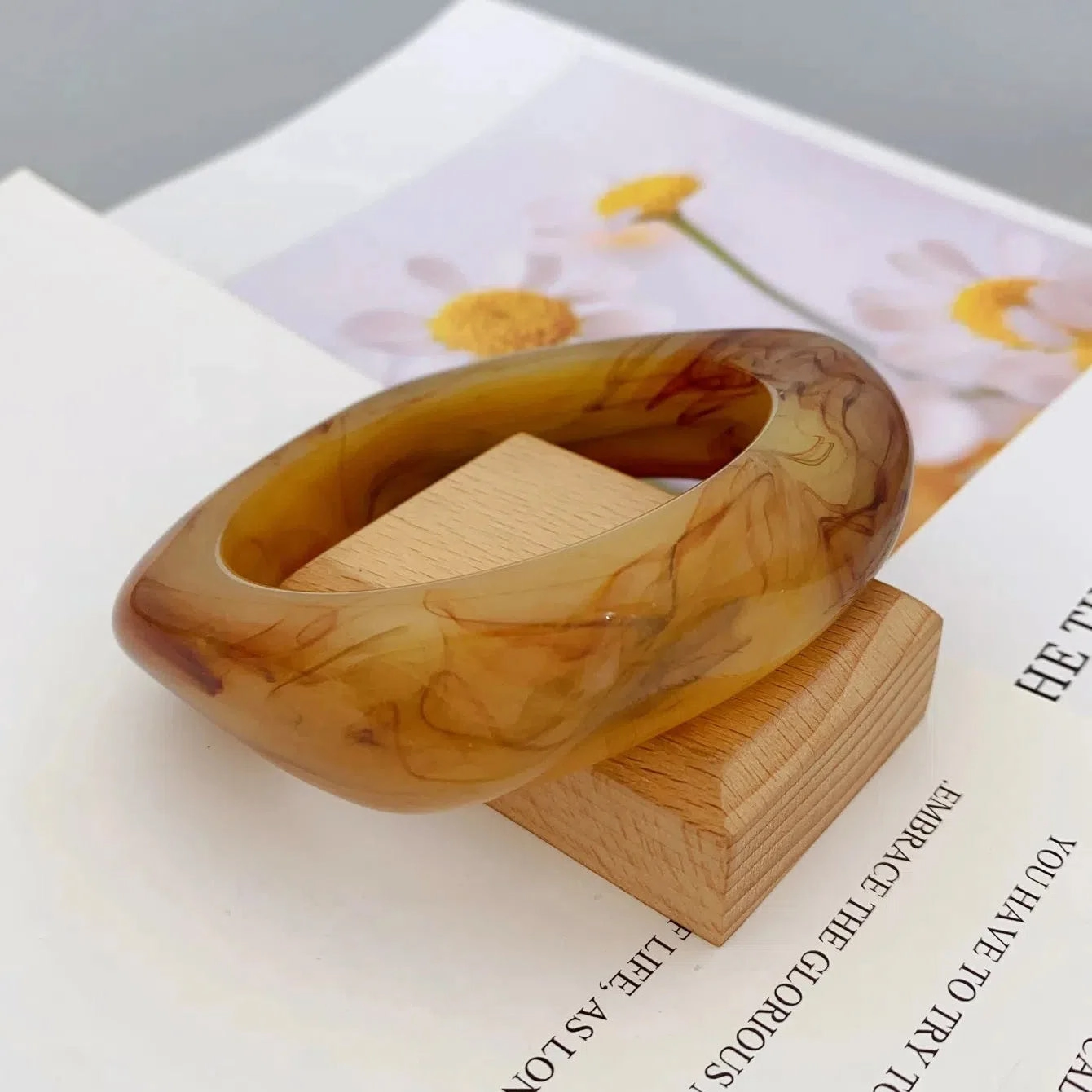 Fashionable and Bold Marble Pattern Acrylic Bracelet for Women