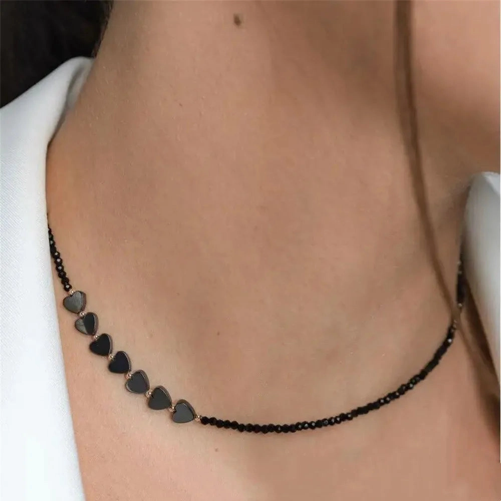Fashionable Minimalist Black Gallstone Heart-Shaped Necklace for Women