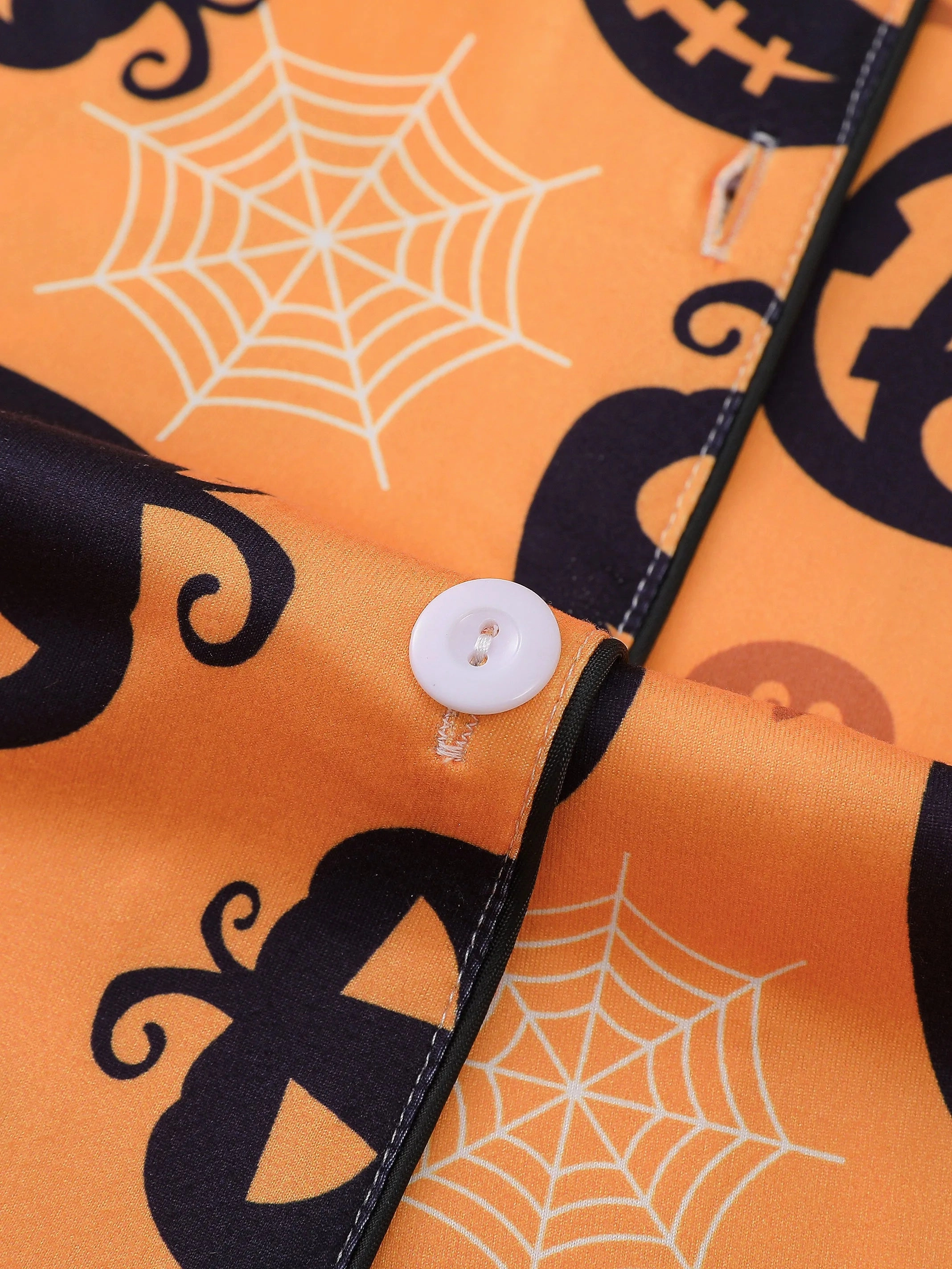 Halloween Pumpkin Bat Print Pajama Set for Women Comfortable Short-Sleeved Top and Baggy Shorts Loungewear