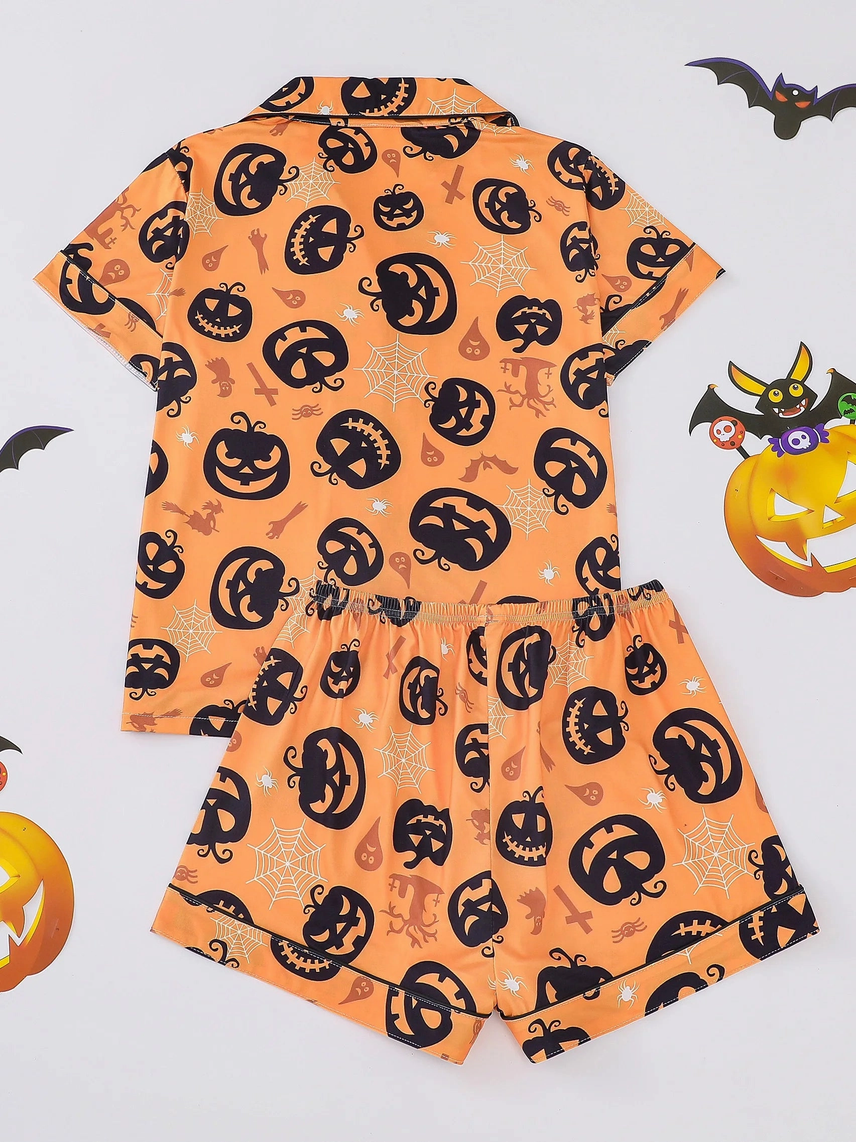 Halloween Pumpkin Bat Print Pajama Set for Women Comfortable Short-Sleeved Top and Baggy Shorts Loungewear