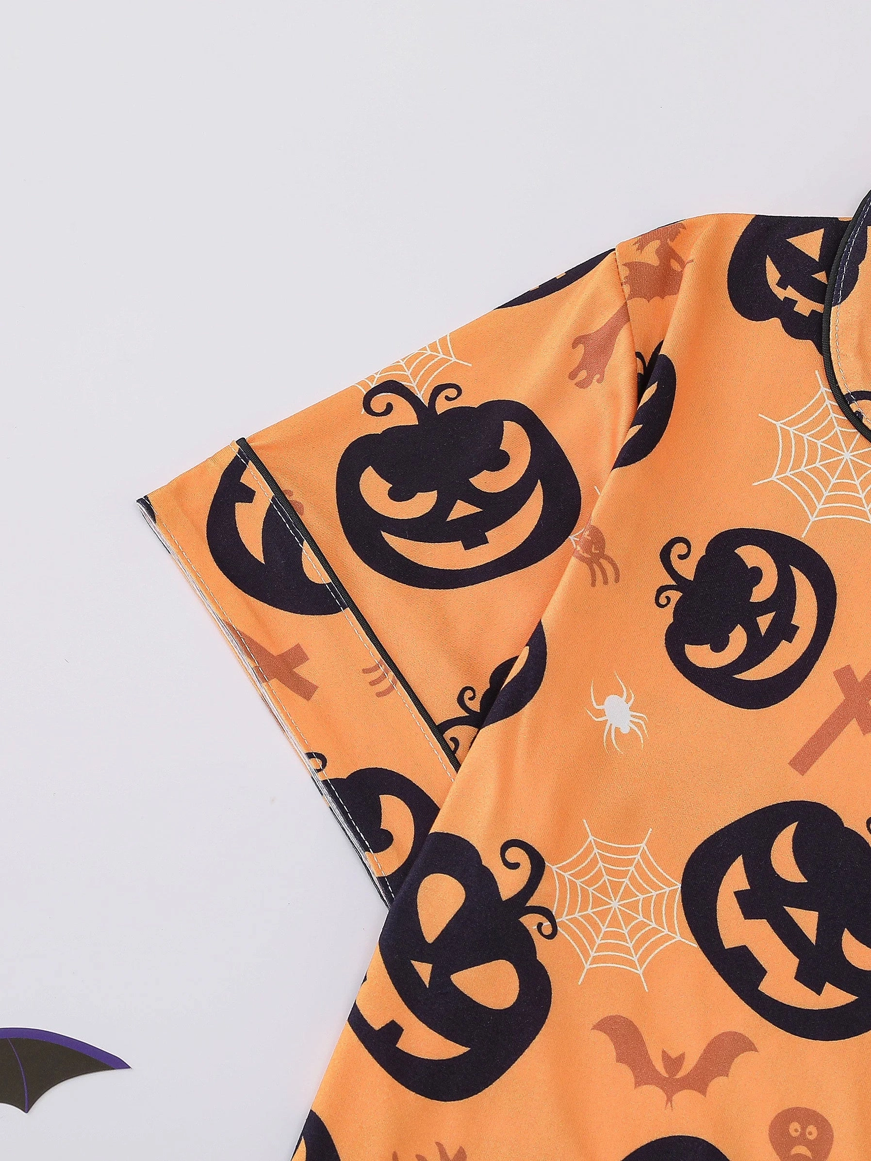 Halloween Pumpkin Bat Print Pajama Set for Women Comfortable Short-Sleeved Top and Baggy Shorts Loungewear