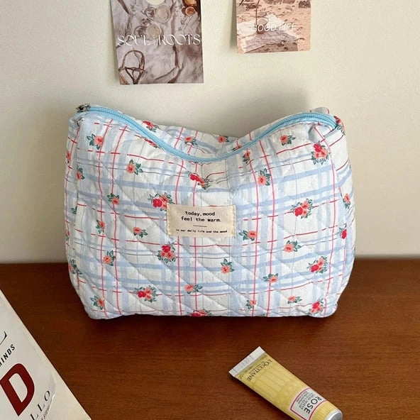Large Capacity Women's Cosmetic Bag with Zipper for Travel