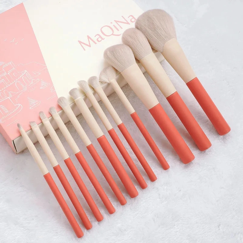 Makeup Brushes Set With 4 Sponge Puff for Women Complete Kit
