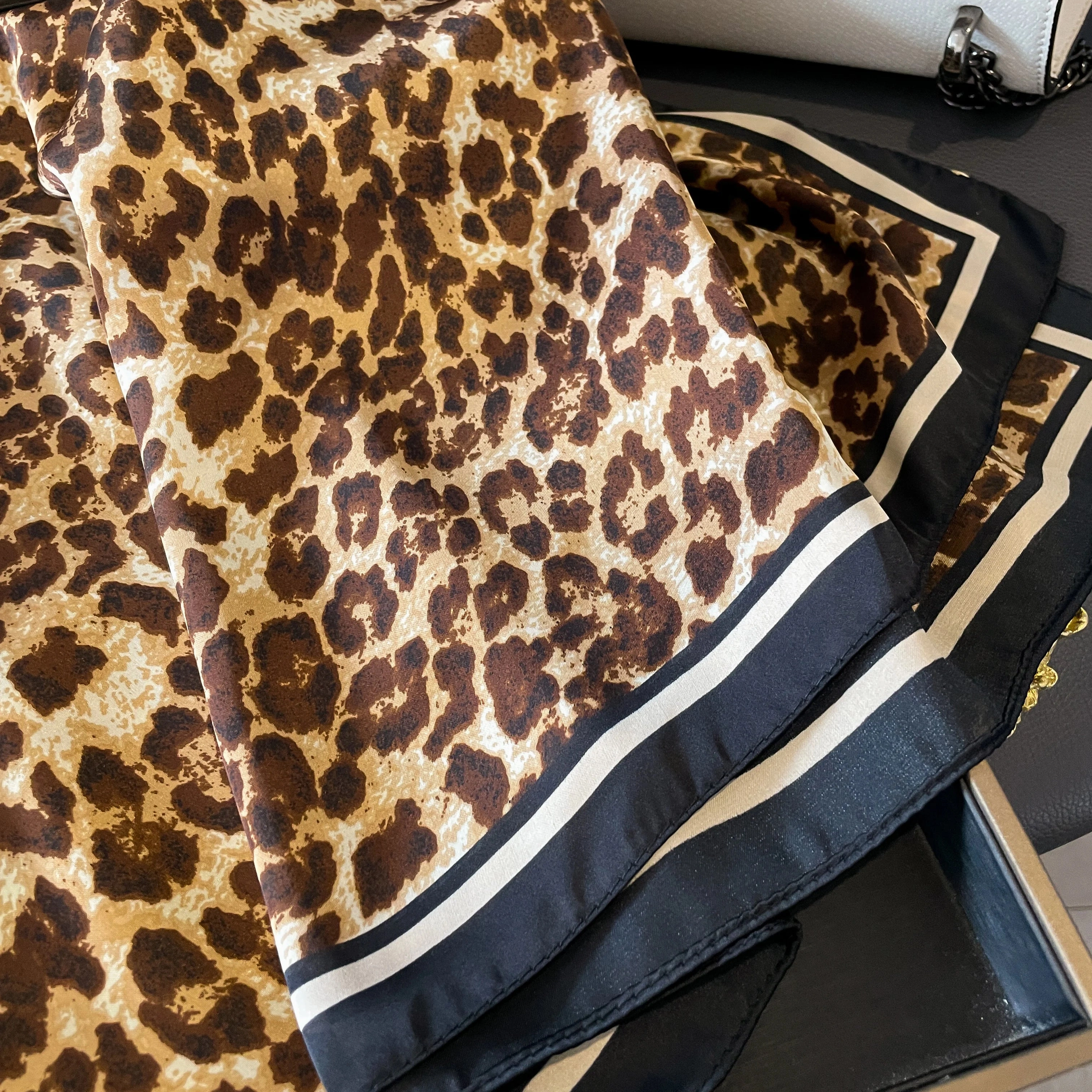New Designer Scarfs Luxury Silk Square Scarf for Women