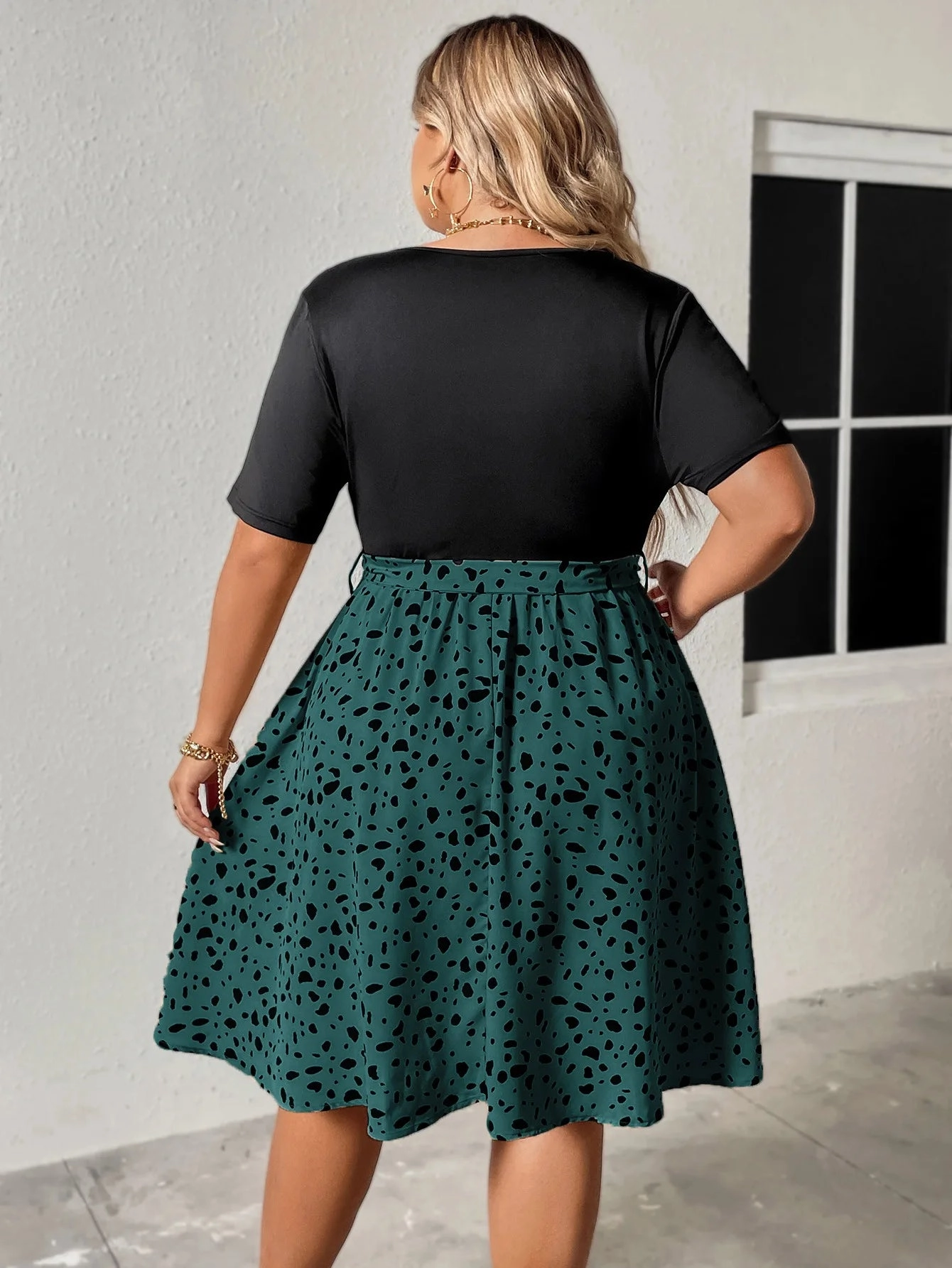 Plus Size Women's V-Neck Short Sleeve Stitching Dress