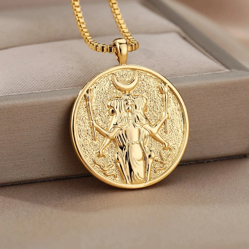 Punk Gold Heart Pendant Necklace for Women Y2K Choker