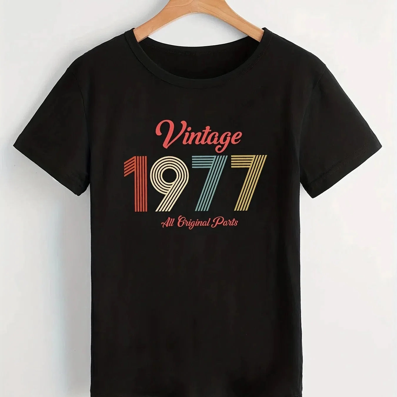 Retro 1977 Letter Print Tee - Women's Casual Short Sleeve Crew Neck T-Shirt for Spring/Summer