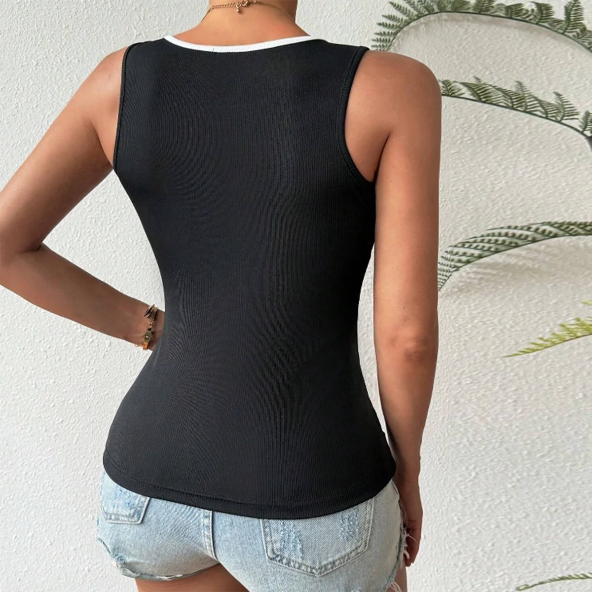 Sexy Sleeveless Ribbed Tank Top V-neck for Summer Club Nights