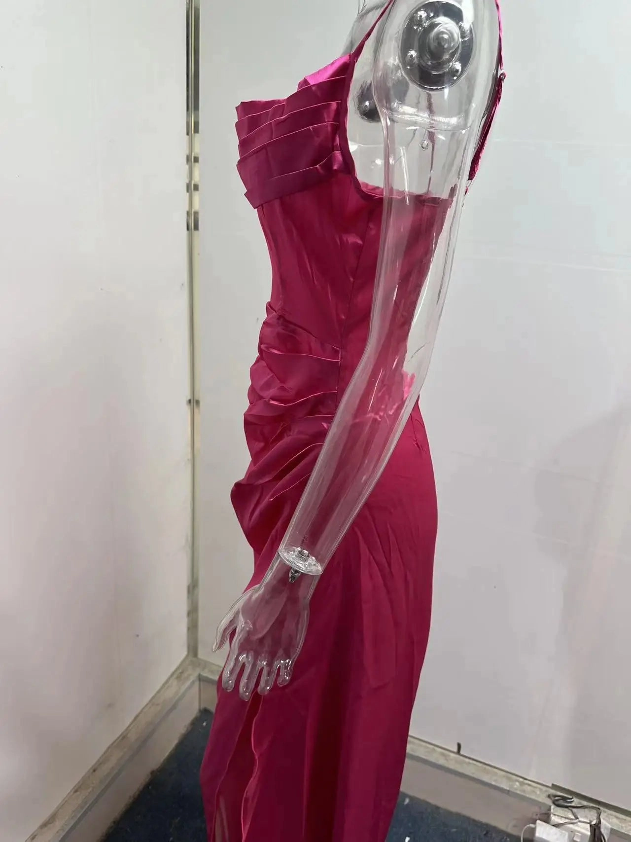 Spring and Summer Strapless Pleated Satin Dress for Women Slim Fit Backless Mid-Calf Dress for Parties and Clubwear