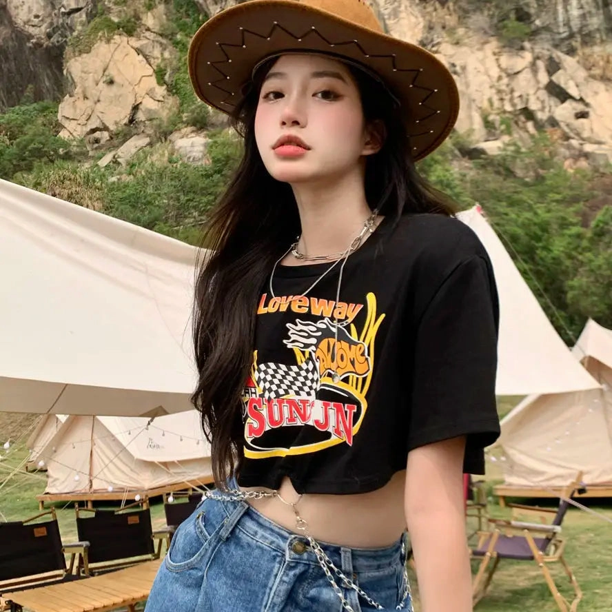 Streetwear Summer Vintage Anime T-shirt With Chain Crop Top