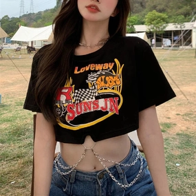 Streetwear Summer Vintage Anime T-shirt With Chain Crop Top