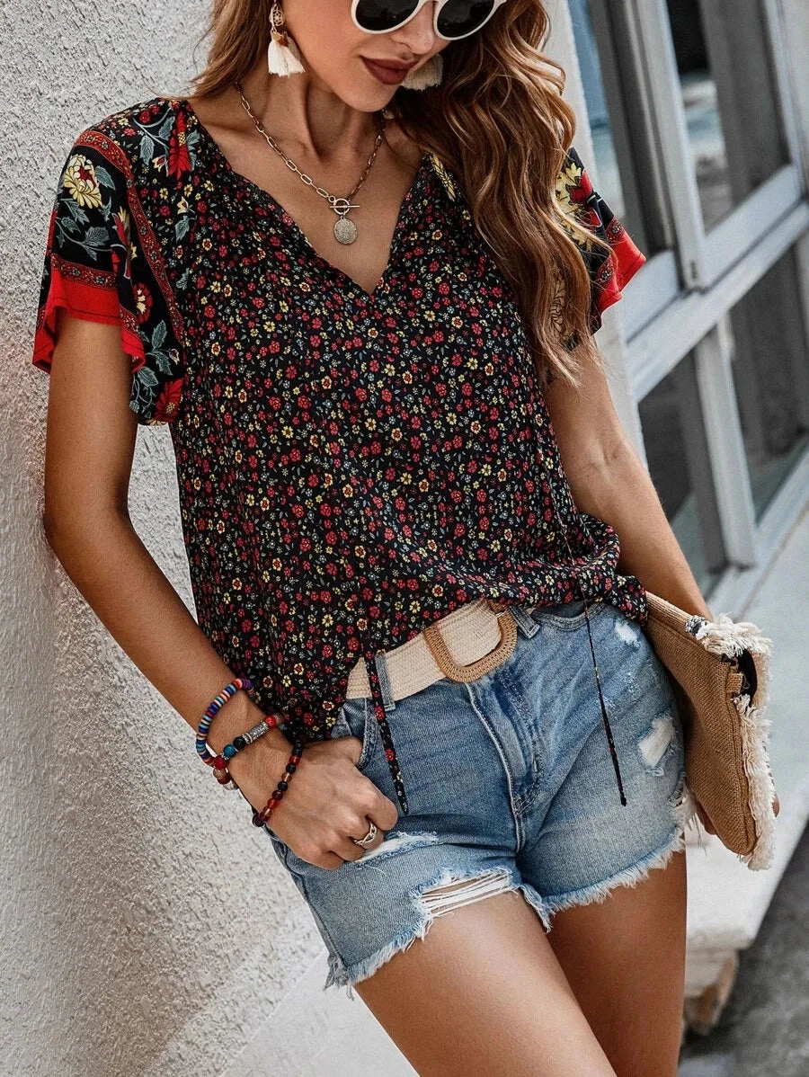 Summer Floral Print Blouses for Women V Neck Short Sleeve Boho Beach Casual Tops Elegant Shirt for Summer Vacation and Outings