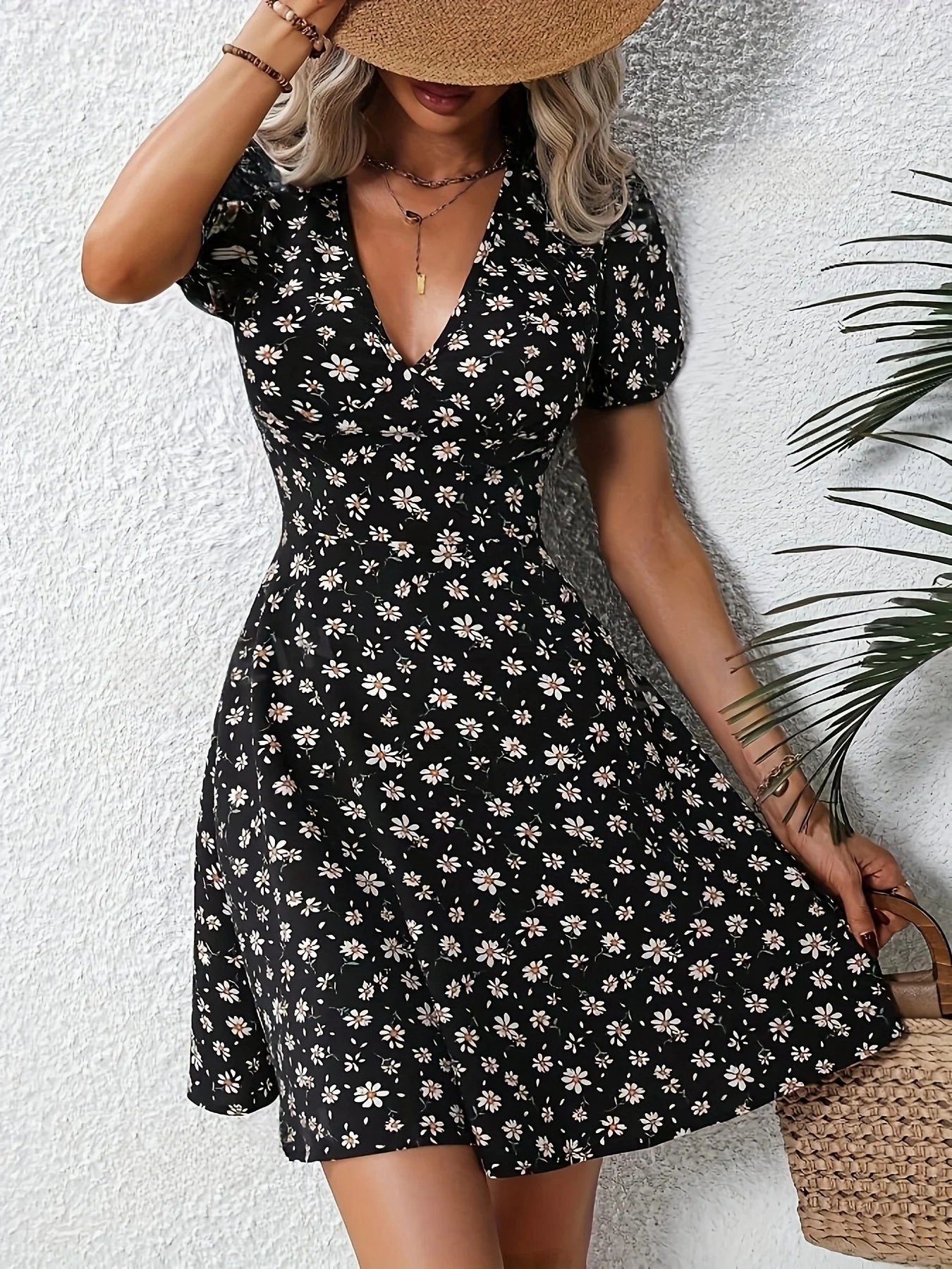 Summer Women's Floral Print Mini Dress V-Neck Puff Sleeve Casual Vacation Dress for Going Out and Party