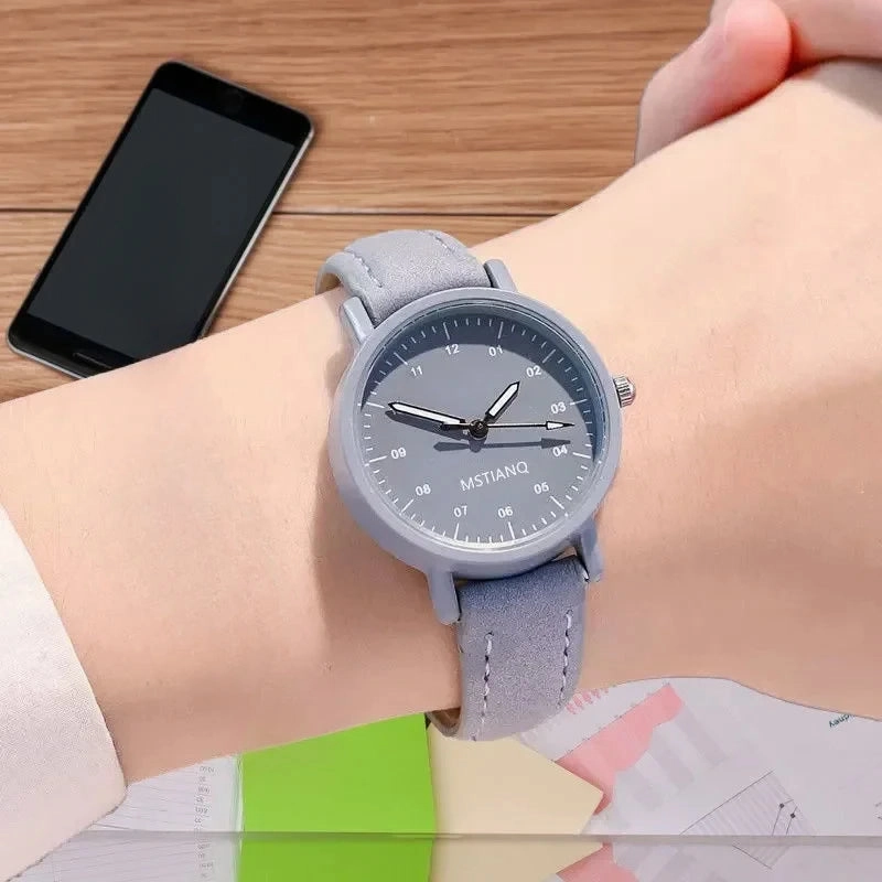 Women Luxury Quartz Watch Waterproof Round Dial Retro Style