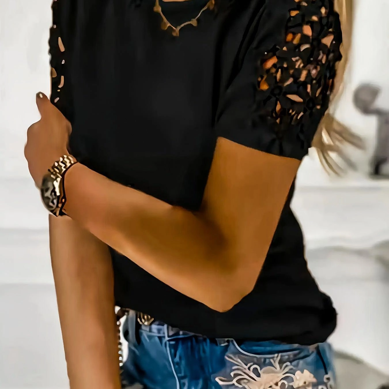 Women's Elegant Lace Crew Neck Short Sleeve T-Shirt - Stylish and Comfortable Top for Spring & Summer